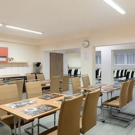 Dominik & Eventsaal 汽车旅馆 3*